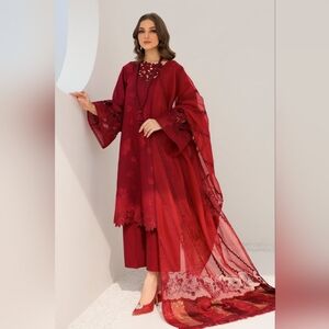 Baroque EMBROIDERED JACQUARD LAWN 3 PIECE SUITE in Maroon Color LARGE (L)